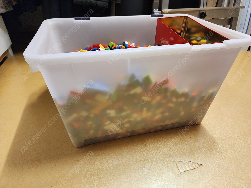 레고 블록 모음 60L 상자 무게 17kg 15000 피스 이상 모두 40만원에 팝니다.--7