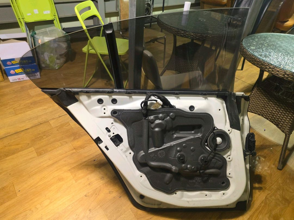 F06 6시리즈 운전석 뒤 도어--1