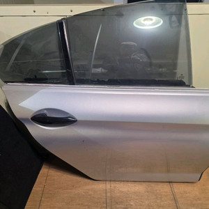 F06 6시리즈 조수석 뒤 도어