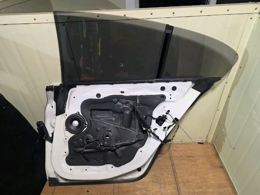 F06 6시리즈 조수석 뒤 도어--1