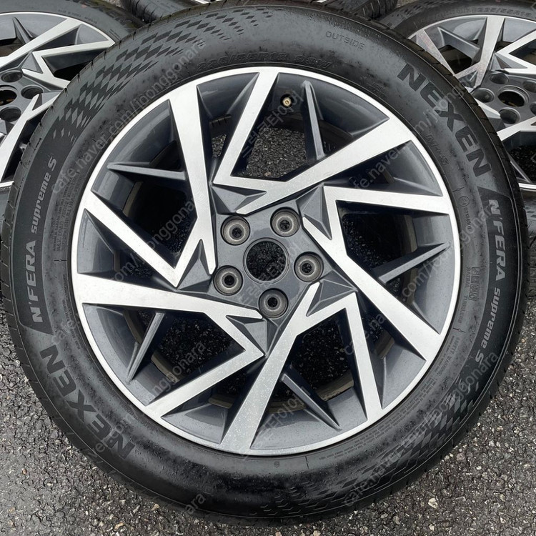 그랜저 GN7 18인치 순정 휠타이어 세트 팝니다.22--2