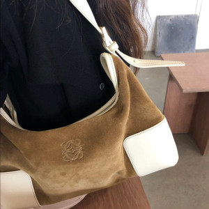 빈티지 로에베 스웨이드 숄더백