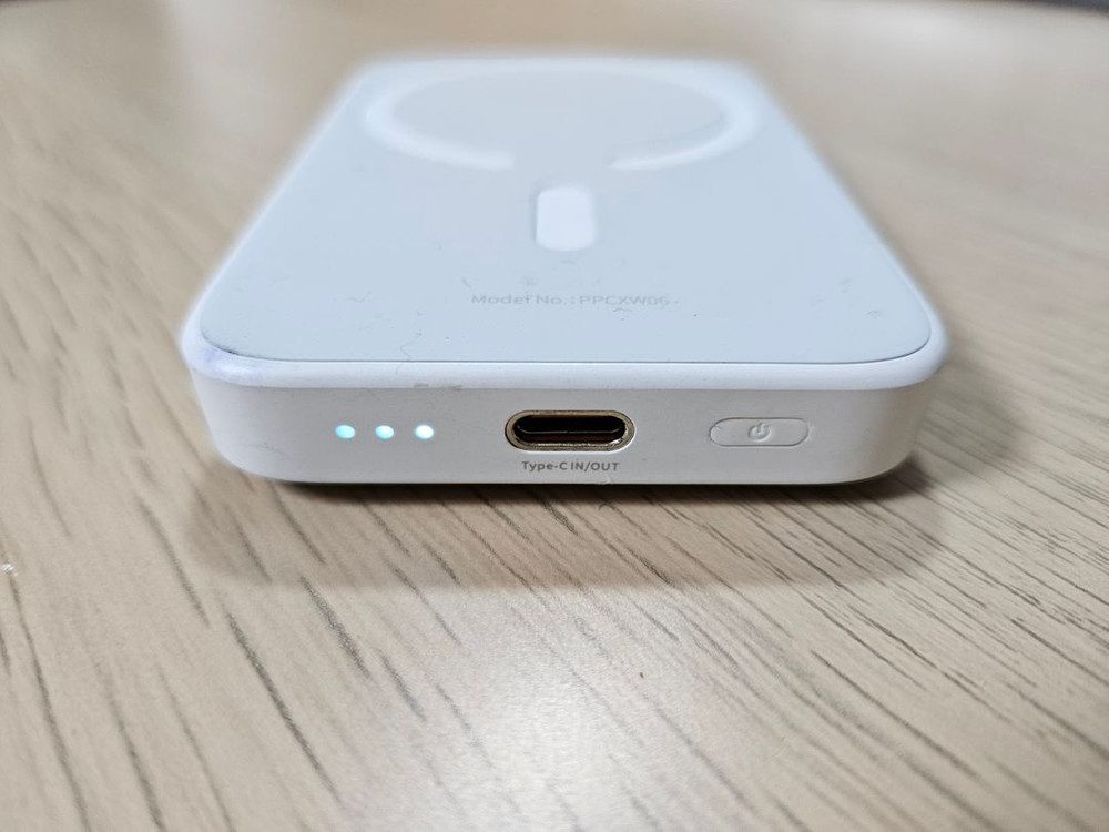 맥세이프 무선충전 보조배터리 3개 판매합니다.--5