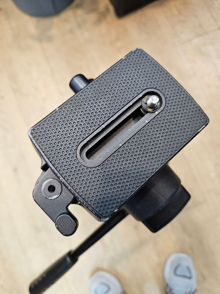 리벡 TH-650HD 비디오 삼각대 이미지