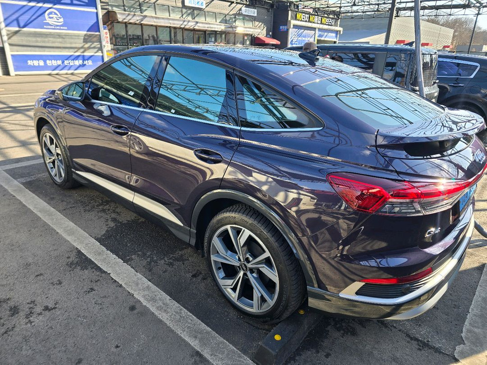 아우디 q4이트론 프리미어 스포츠백 풀옵션 이미지