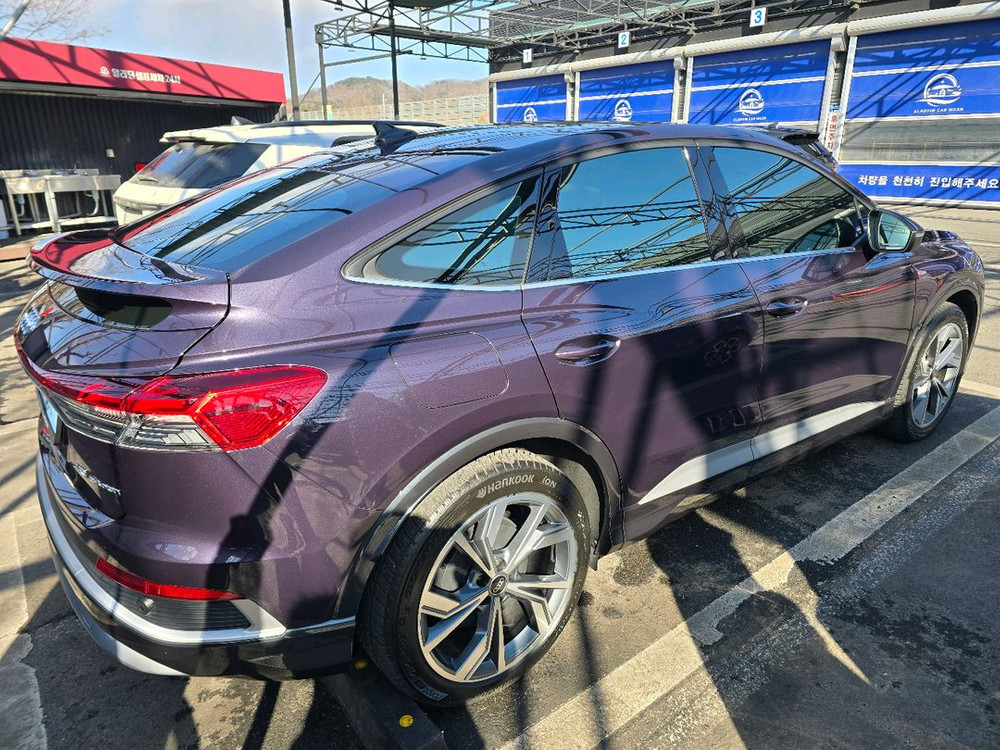 아우디 q4이트론 프리미어 스포츠백 풀옵션 이미지