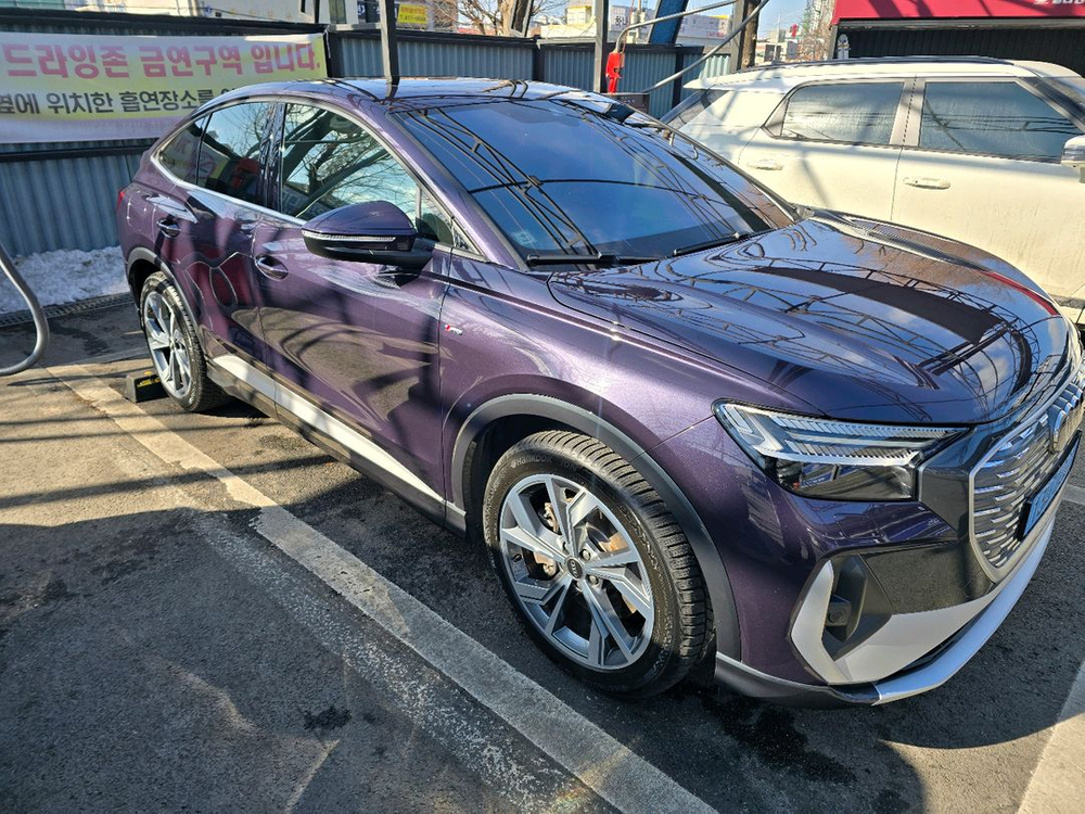 아우디 q4이트론 프리미어 스포츠백 풀옵션 이미지