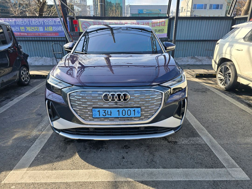 아우디 q4이트론 프리미어 스포츠백 풀옵션 이미지