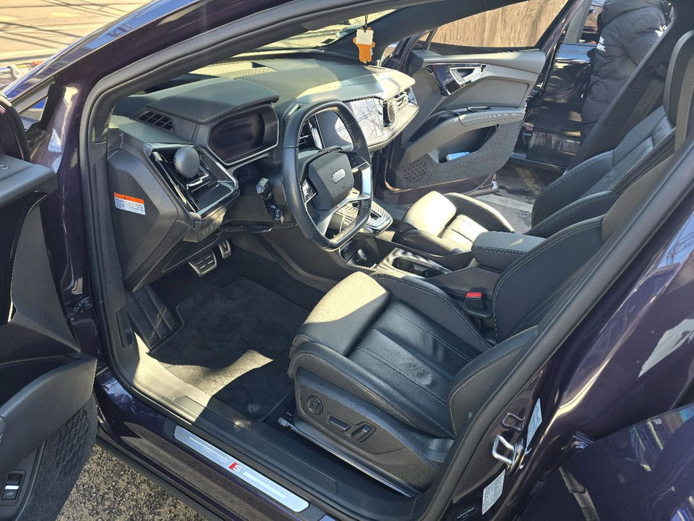 아우디 q4이트론 프리미어 스포츠백 풀옵션 이미지