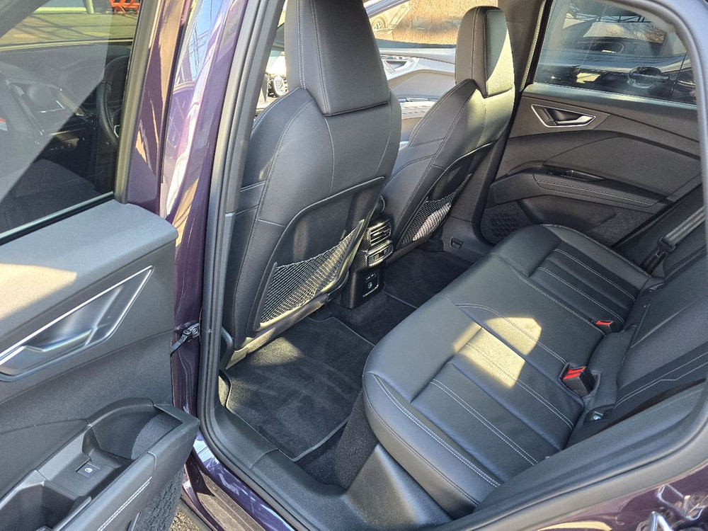 아우디 q4이트론 프리미어 스포츠백 풀옵션 이미지