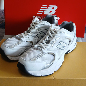 뉴발란스 530AD정품 245화이트스틸 운동화23년2월