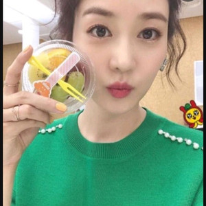 산드로 성유리 니트