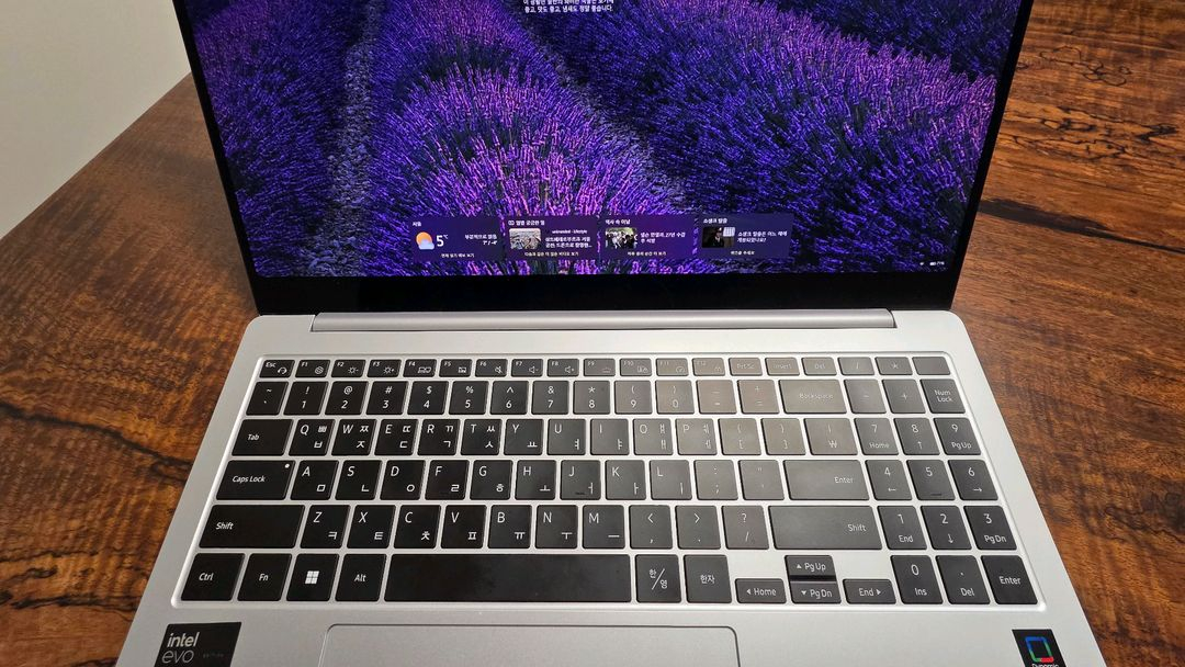 박스풀 갤럭시북4프로 최고사양 울트라7 32기가 1테라 제품 판매합니다--2