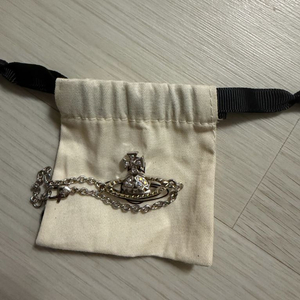 비비안웨스트우드 풀박스 팔찌