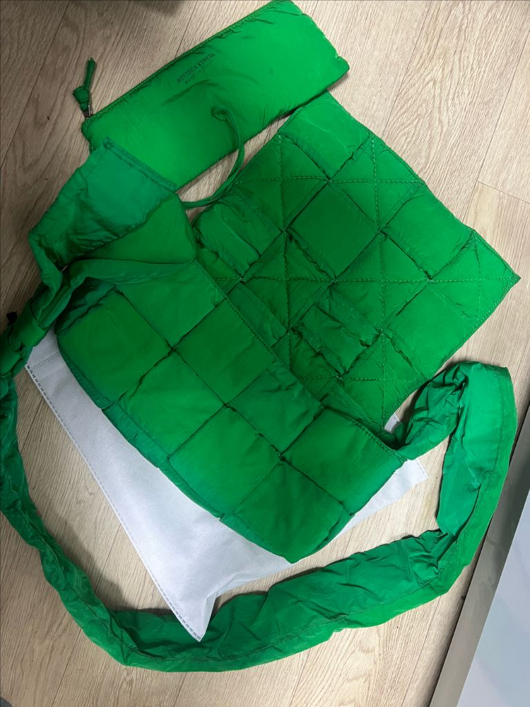 보테가베네타 패딩카세트백 그린--1