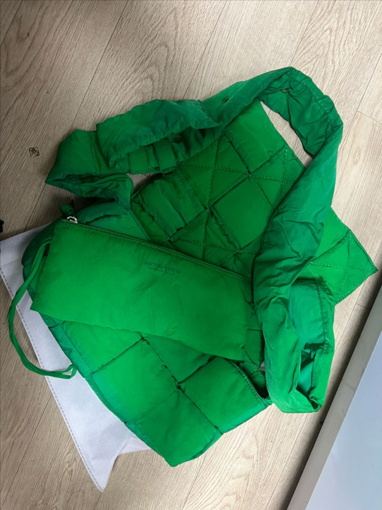보테가베네타 패딩카세트백 그린--2