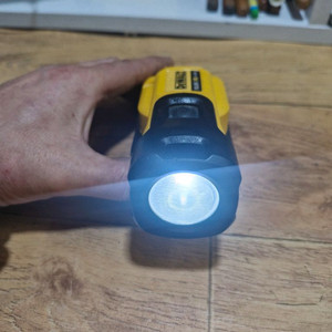 [정품]디월트작업등DCL508 LED라이트 캠핑등 랜턴 배터리까지 이미지