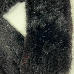 레노마 셈프레 검정색 밍크 목도리 약 2미터여러모로 활용이 가능한 따뜻한 목도리입니다. 사용감 없어요 이미지