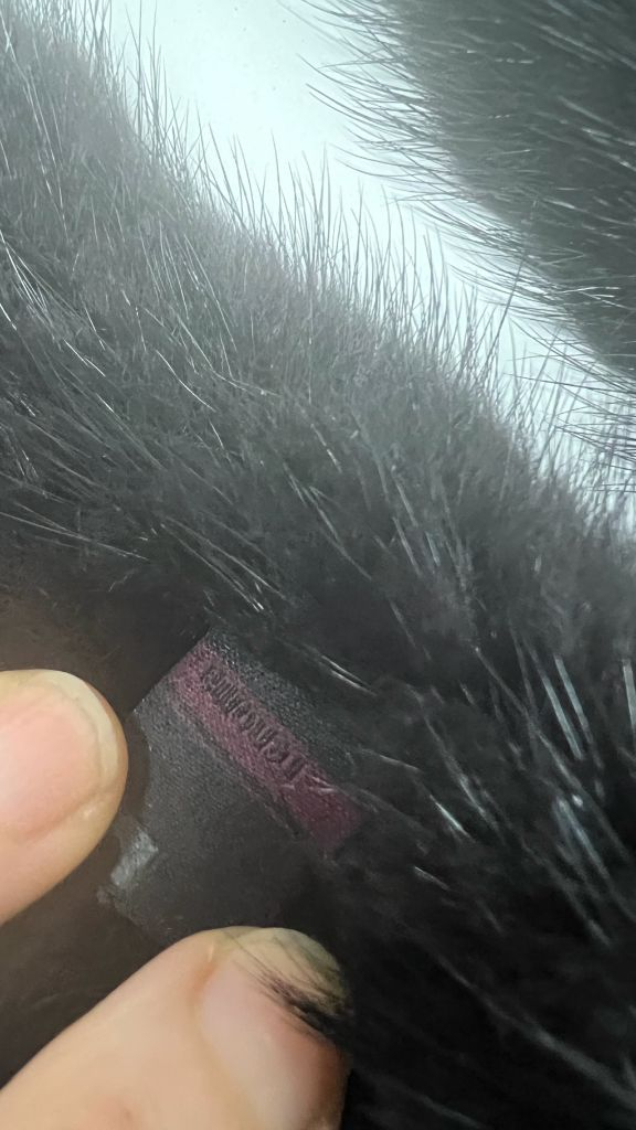 레노마 셈프레 검정색 밍크 목도리 약 2미터여러모로 활용이 가능한 따뜻한 목도리입니다. 사용감 없어요 이미지