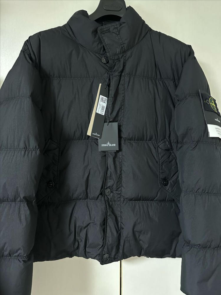24FW 스톤아일랜드 크링클랩스 논후드패딩(블랙,L사이즈,국내매장판,스톤 옷걸이 비닐택채새상품,풀구성품) 이미지