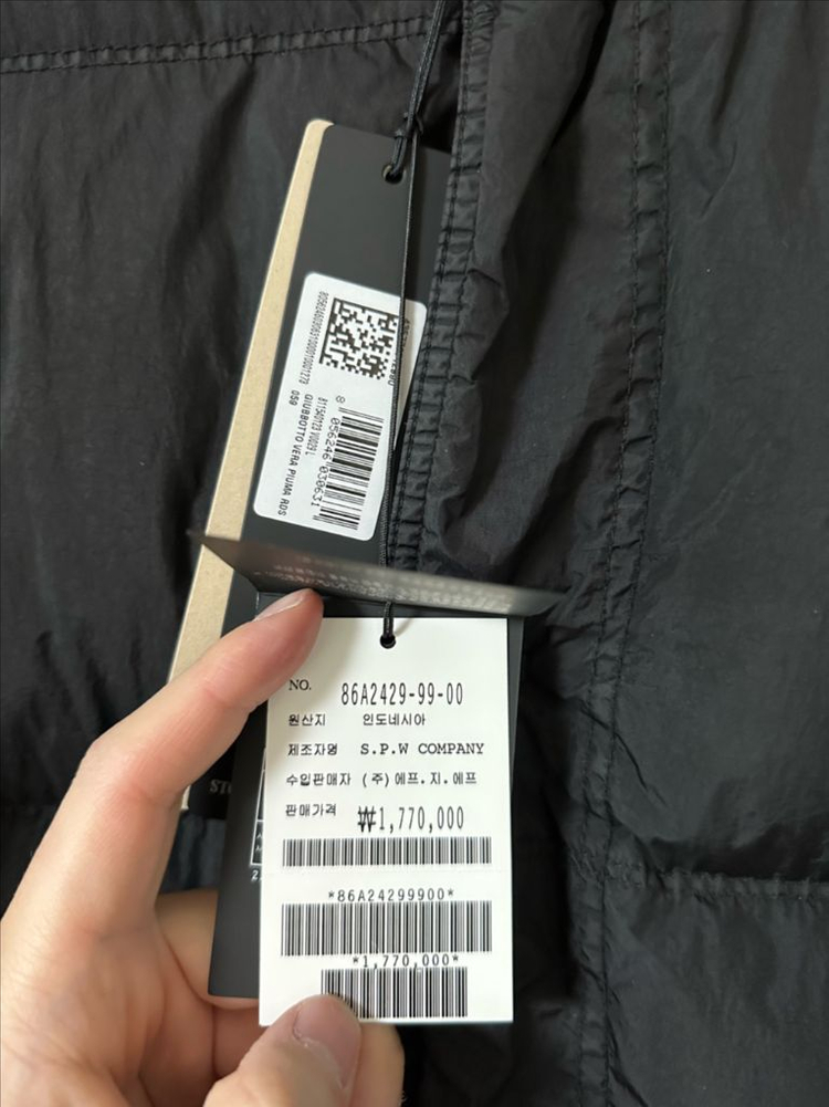 24FW 스톤아일랜드 크링클랩스 논후드패딩(블랙,L사이즈,국내매장판,스톤 옷걸이 비닐택채새상품,풀구성품) 이미지