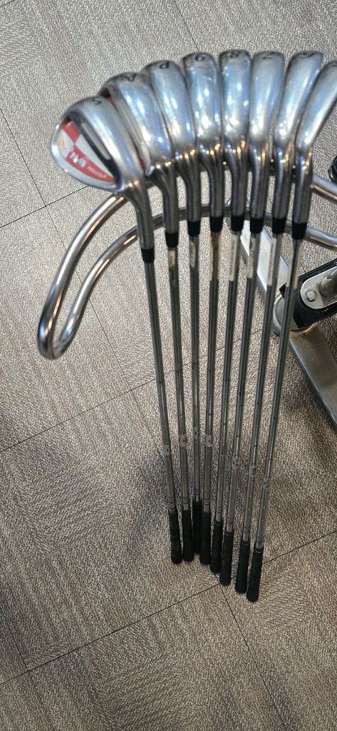 남성 8개아이언 골프채 세트 이미지