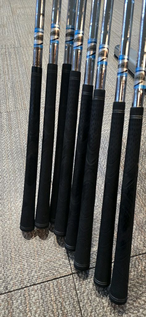 남성 8개아이언 골프채 세트 이미지