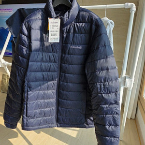 [새상품] 몽벨 볼 스탠드 라이트 경량 패딩 L