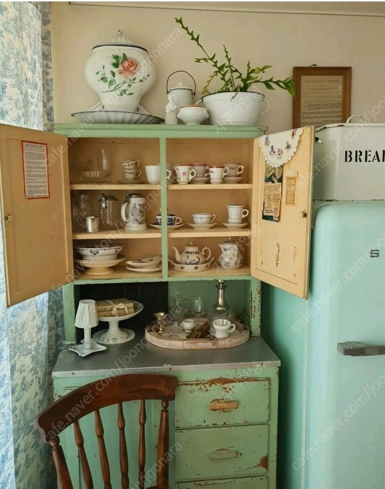 오리지널 영국빈티지 파인우드 키친장 그릇장 가구 이미지