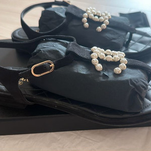 샤넬 샌들 37.5 사이즈