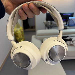 스틸시리즈 아크티스 노바프로 무선 게이밍 헤드셋 팝니다