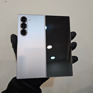 갤럭시Z폴드6 256기가 실버 (S급) / 0204