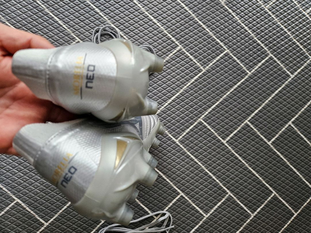 미즈노 모렐리아 네오4 베타 엘리트 이미지