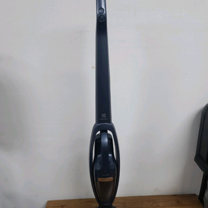 일렉트로룩스 무선청소기 WQ71-2BSWF(거의A급,세척및청소완,배터리 교체>1시간26분연속작동