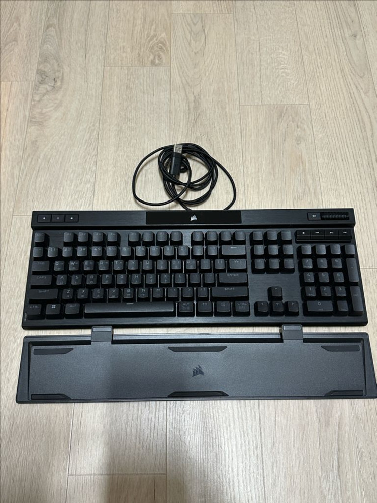 (급처 / 2월 15일 이후 가격인상) 커세어 무소음 적축 키보드 팝니다! (커세어 k70 rgb pro) 이미지