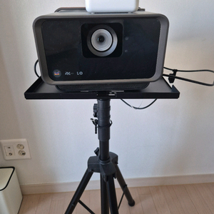 x10-4k 빔프로젝터 + 삼각대