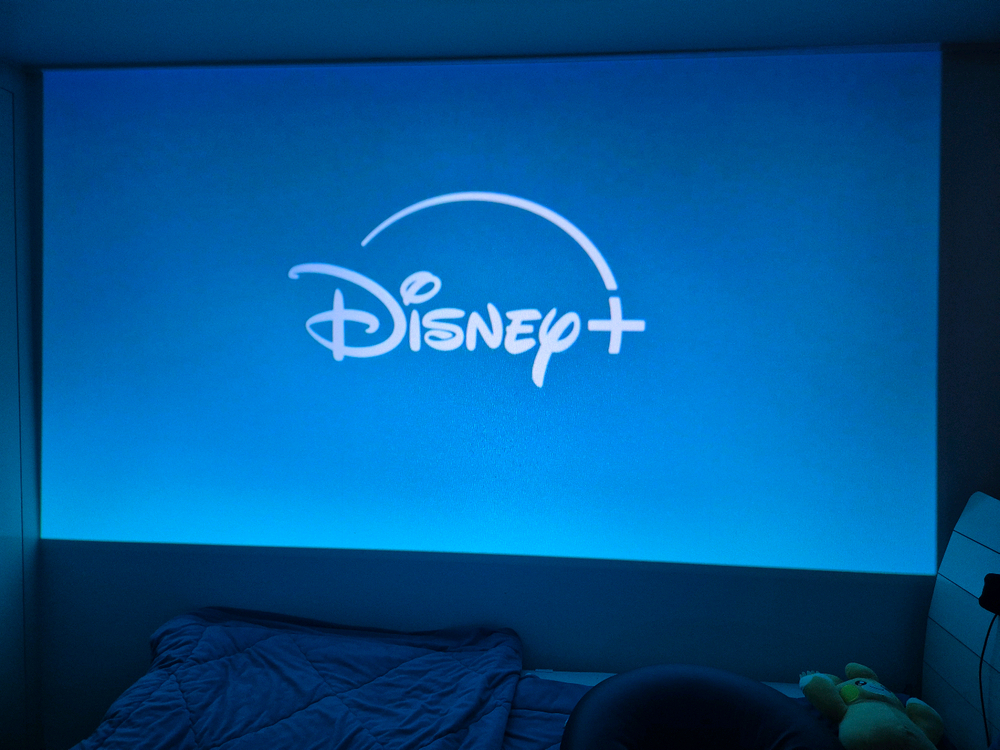 x10-4k 빔프로젝터 + 삼각대--2