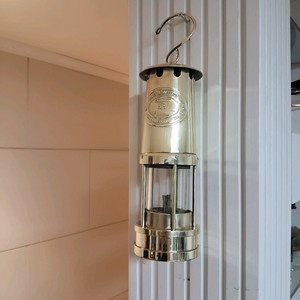 Thomas & Williams의 캠브리안 스타일 광부용 램프