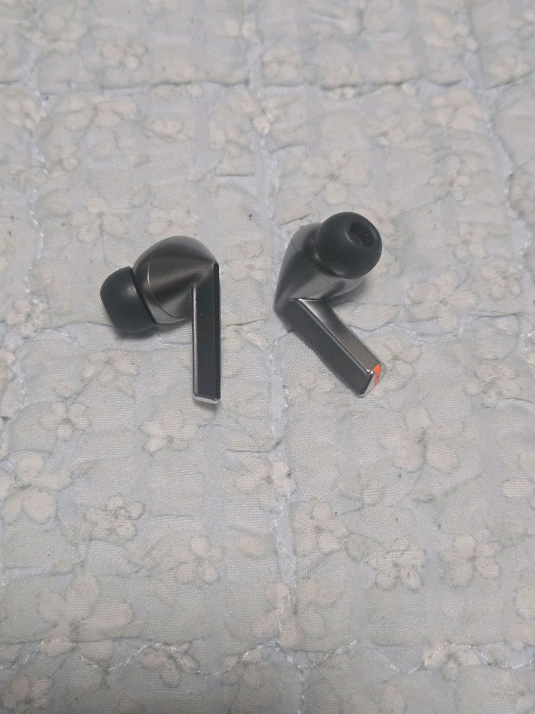 버즈3프로 본체, 버즈3프로 오른쪽, 버즈3프로 왼쪽 각개 팝니다 이미지