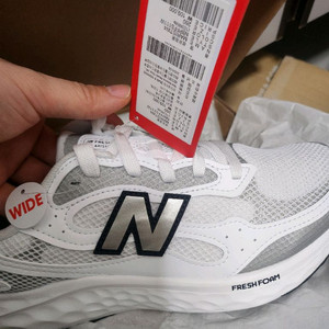 새상품 뉴발란스 MARISTW4 런닝화 260mm