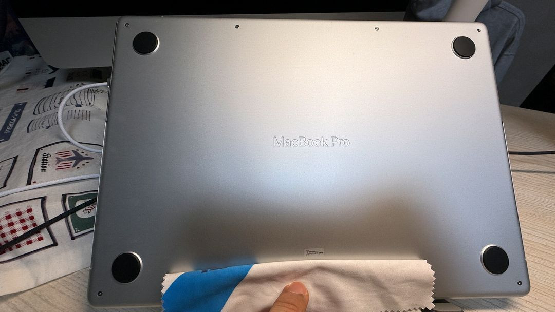 [판매] 맥북프로 M4 14인치 실버 영문자판(신품급 / 풀박스 / 보증 27년까지) 이미지