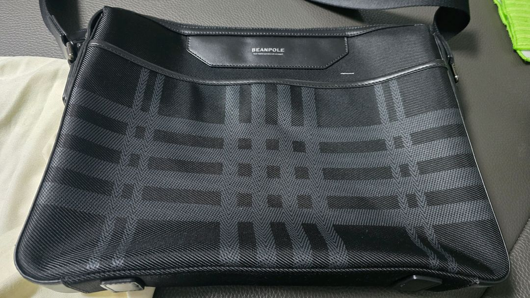 빈폴 남자 크로스백 서류가방 팝니다.--1