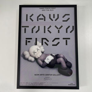 카우스 도쿄 퍼스트 KAWS 2021 아트 플라이어 이미지