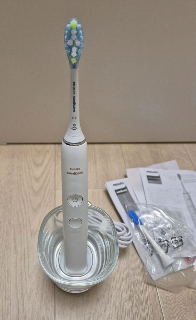 필립스 소닉케어 전동칫솔 다이아몬드클린 9000--1