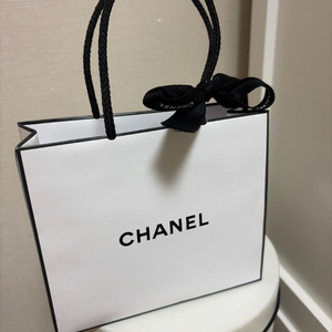 샤넬 루쥬 코코밤 새상품. 딸기우유 색상 립밤