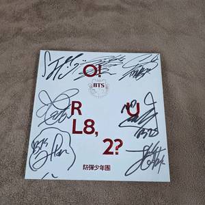 방탄소년단 BTS의 O!RUL8,2? 비매앨범 친필 싸인CD입니다. 이미지