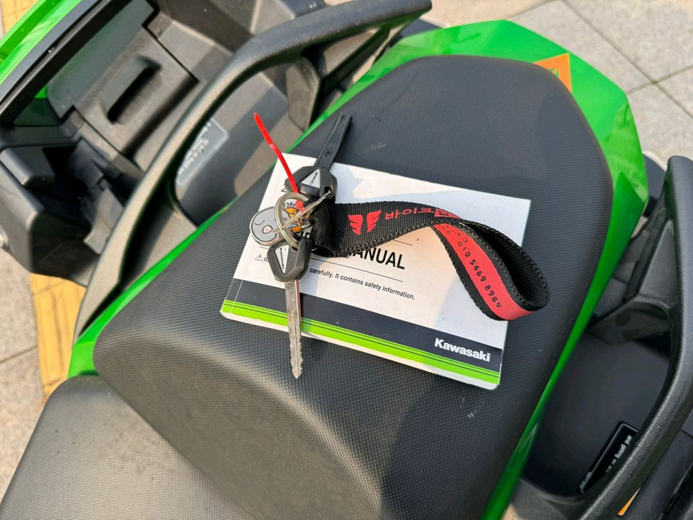 가와사키 z1000sx 18년형 짧은키로수 판매합니다--8