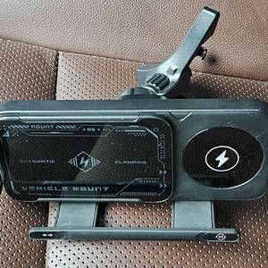 차량용 무선 충전 거치대 (폴드폰 가능)