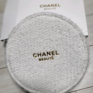 샤넬 트위드 화이트 원형 파우치(새상품)