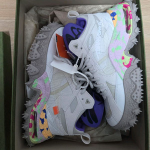 콜라보 스니커즈